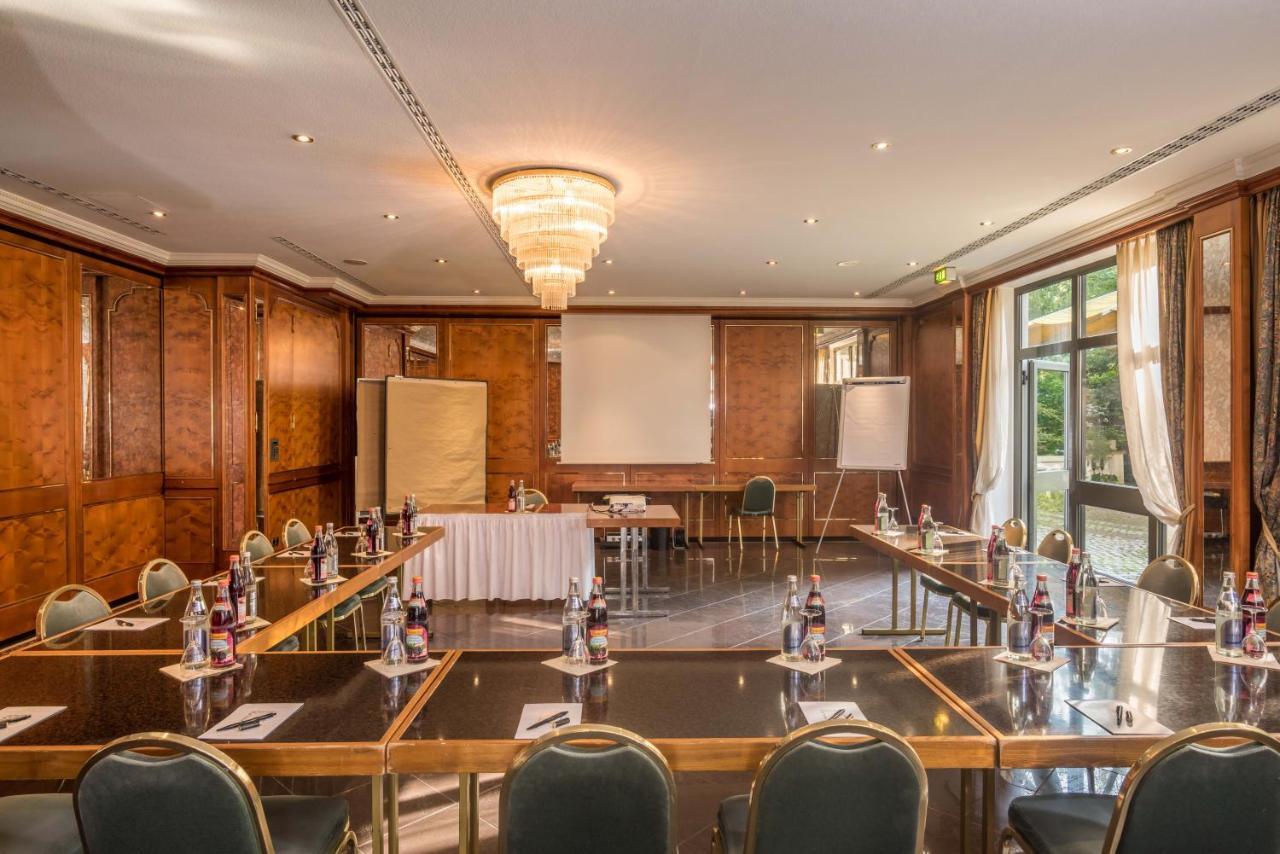 Hotel Am Schlosspark Исманинг Экстерьер фото
