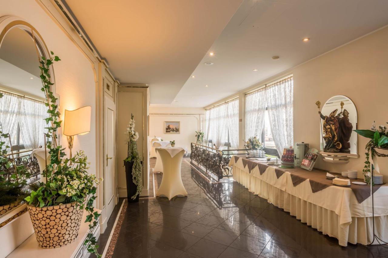 Hotel Am Schlosspark Исманинг Экстерьер фото