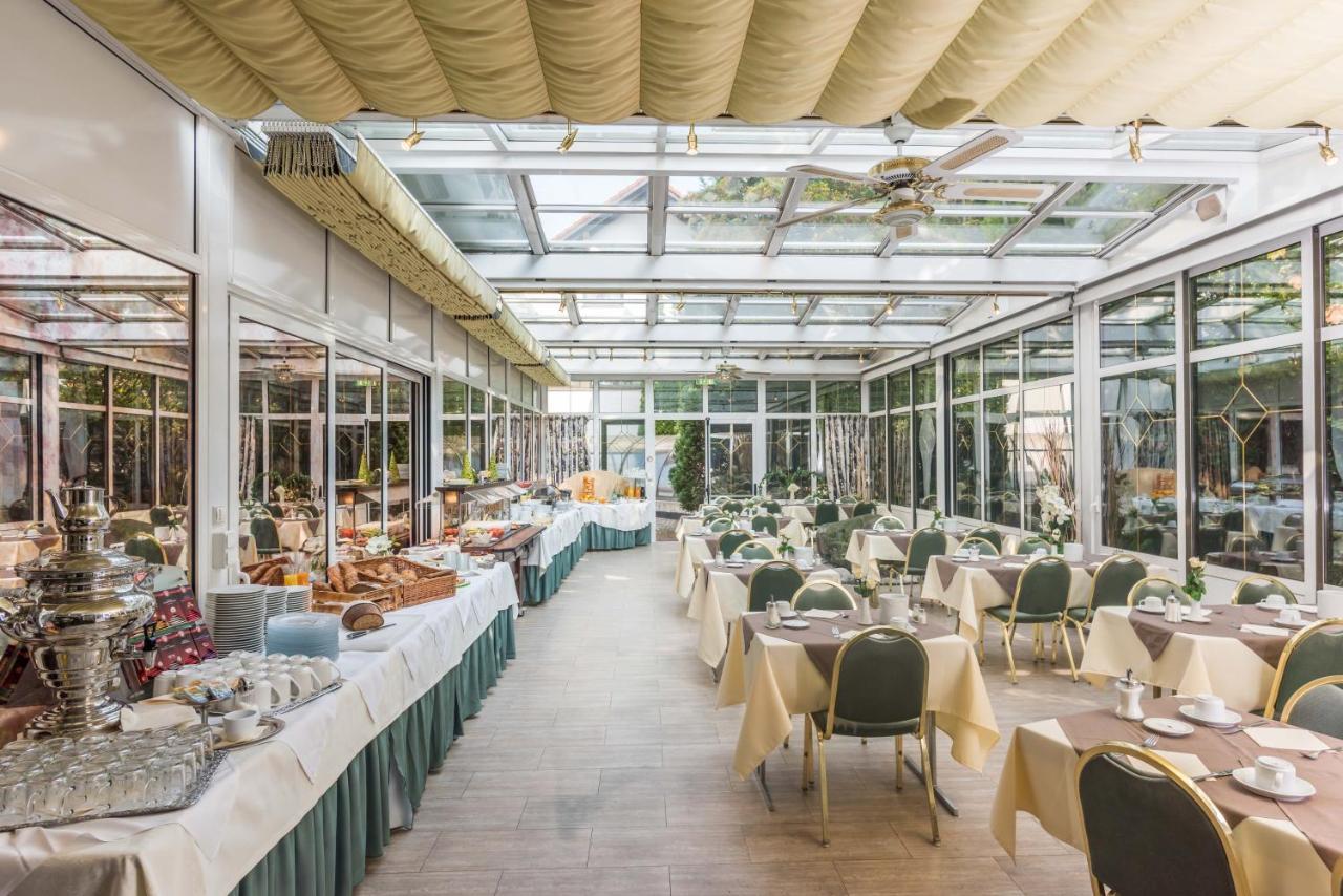 Hotel Am Schlosspark Исманинг Экстерьер фото