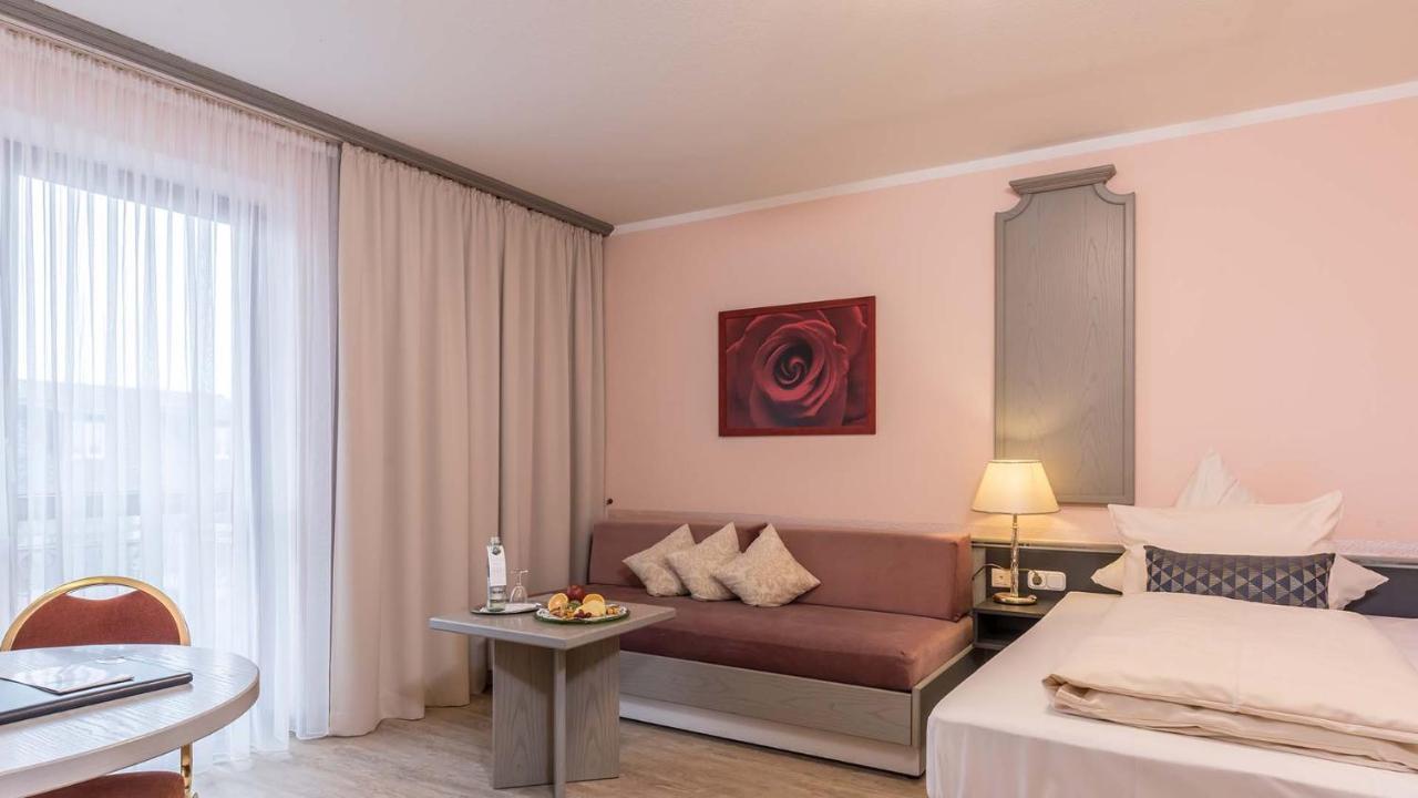 Hotel Am Schlosspark Исманинг Экстерьер фото